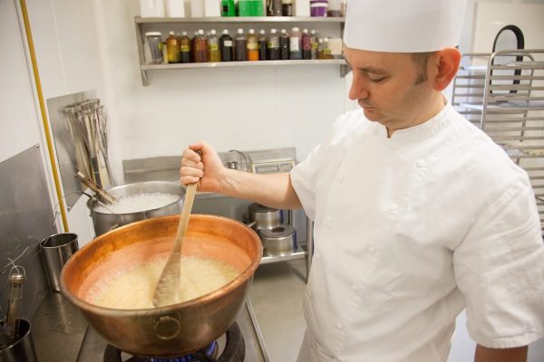 Les bonbons de Julien Bourg Argental chemin de saint jacques de compostelle Genève Le Puy (11)